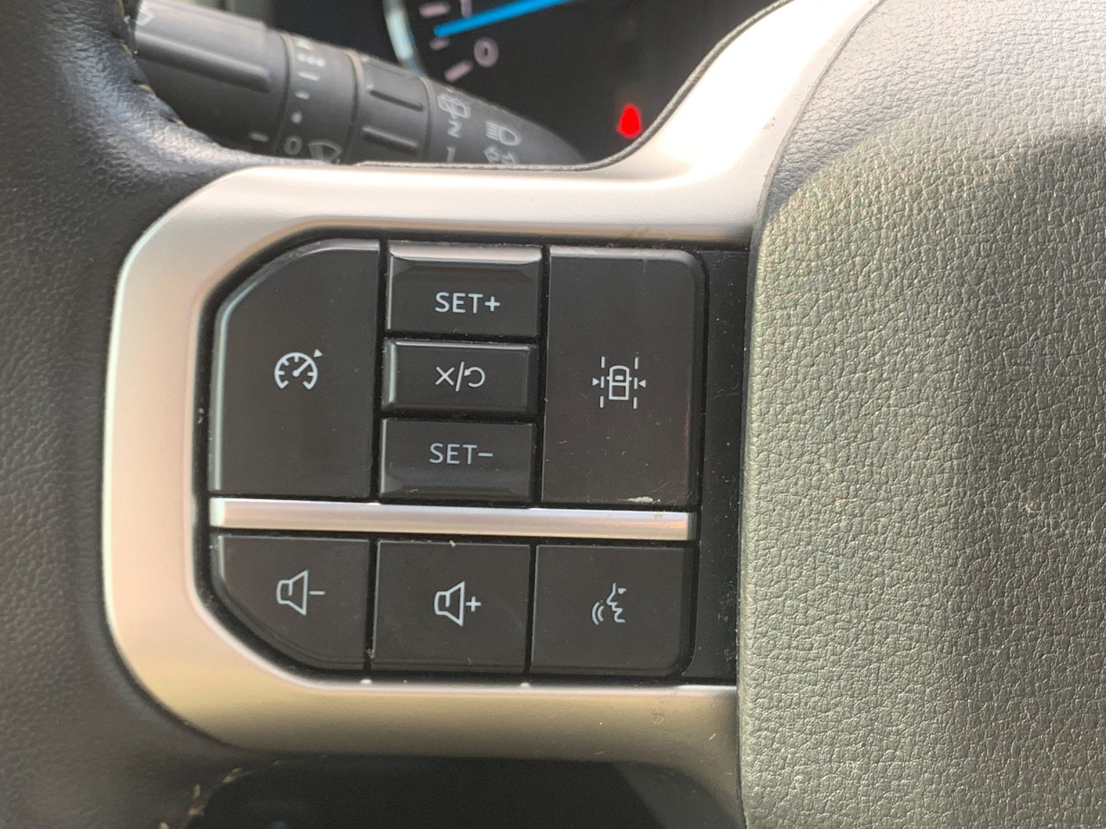Used 2023 Silver Metallic Ford XLT image 30
