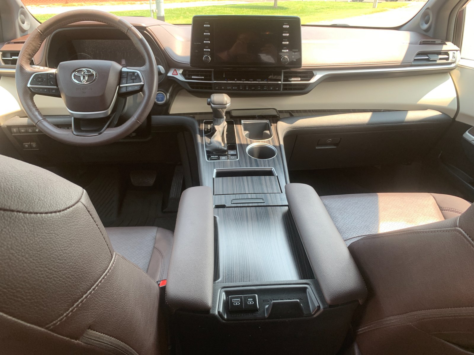 Used 2024 Red Toyota Platinum image 17