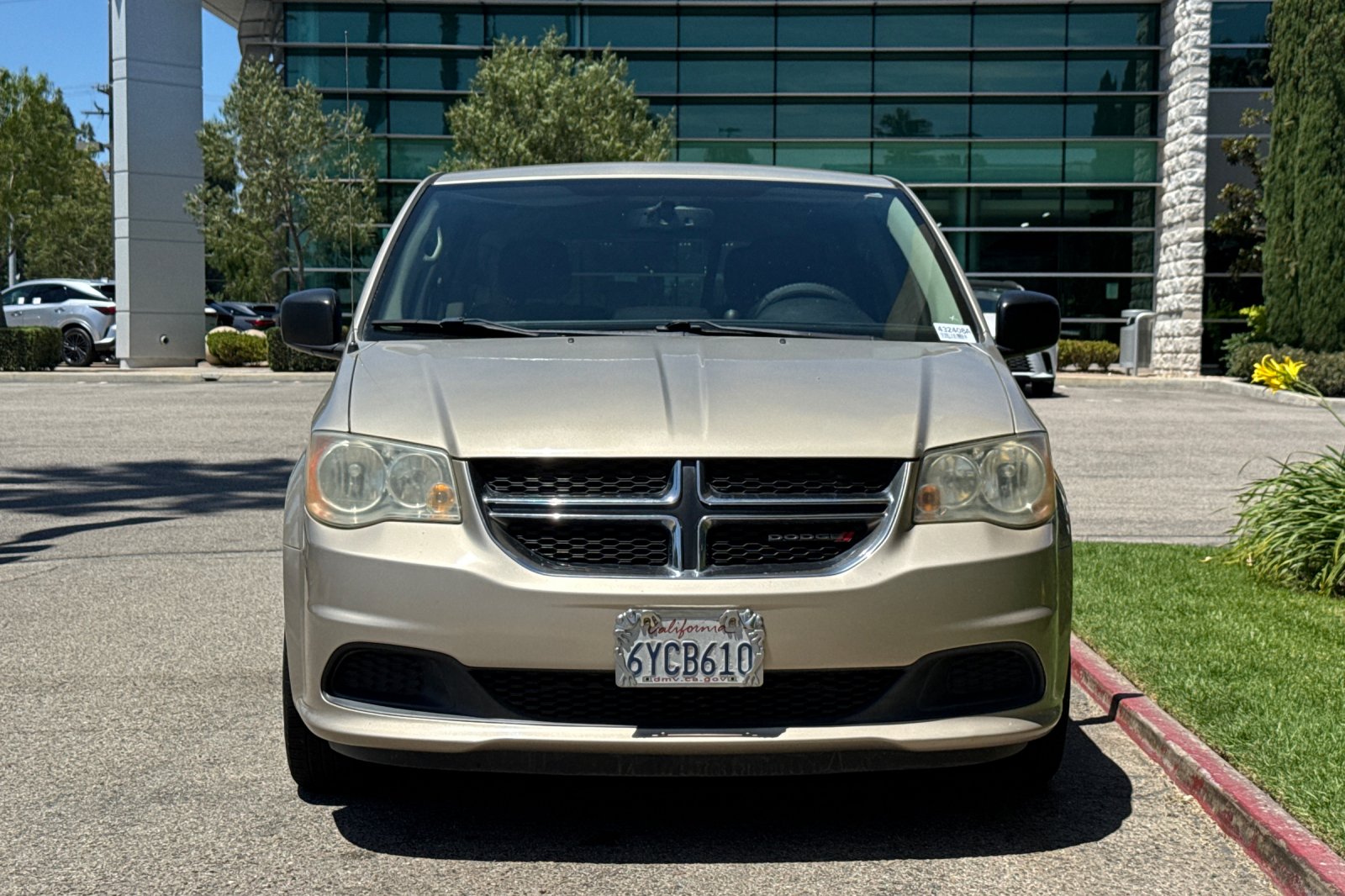 Used 2013 Cashmere Pearl Dodge SE image 3
