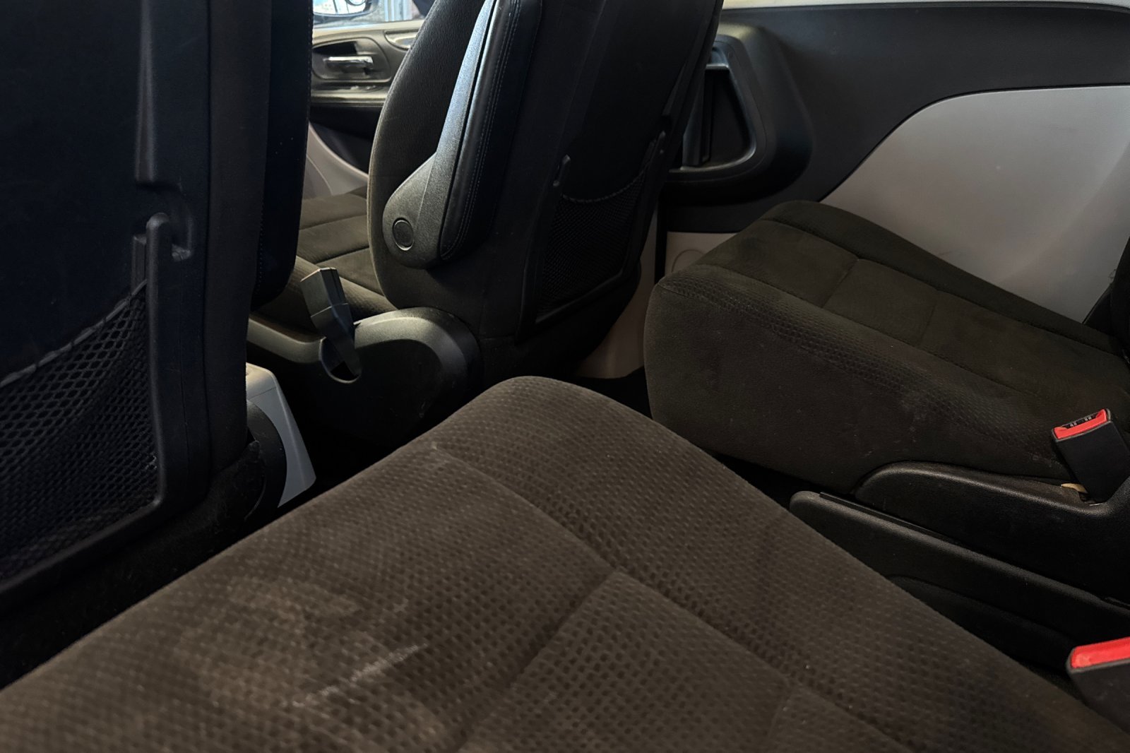 Used 2013 Cashmere Pearl Dodge SE image 8