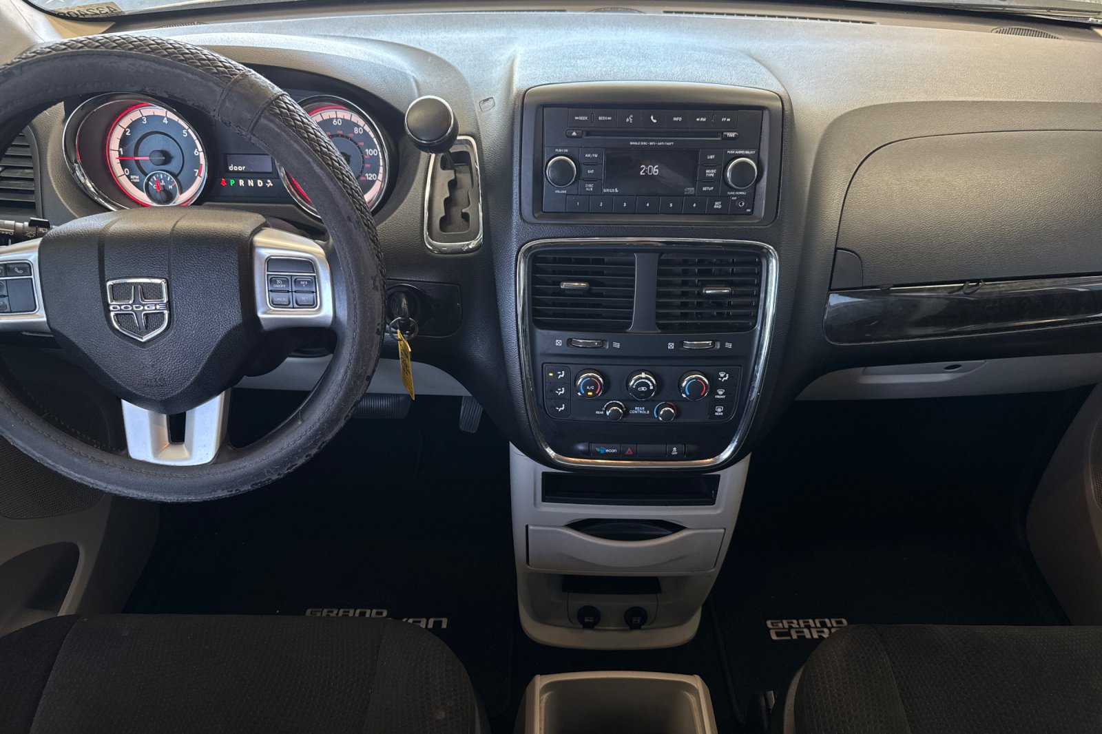 Used 2013 Cashmere Pearl Dodge SE image 9
