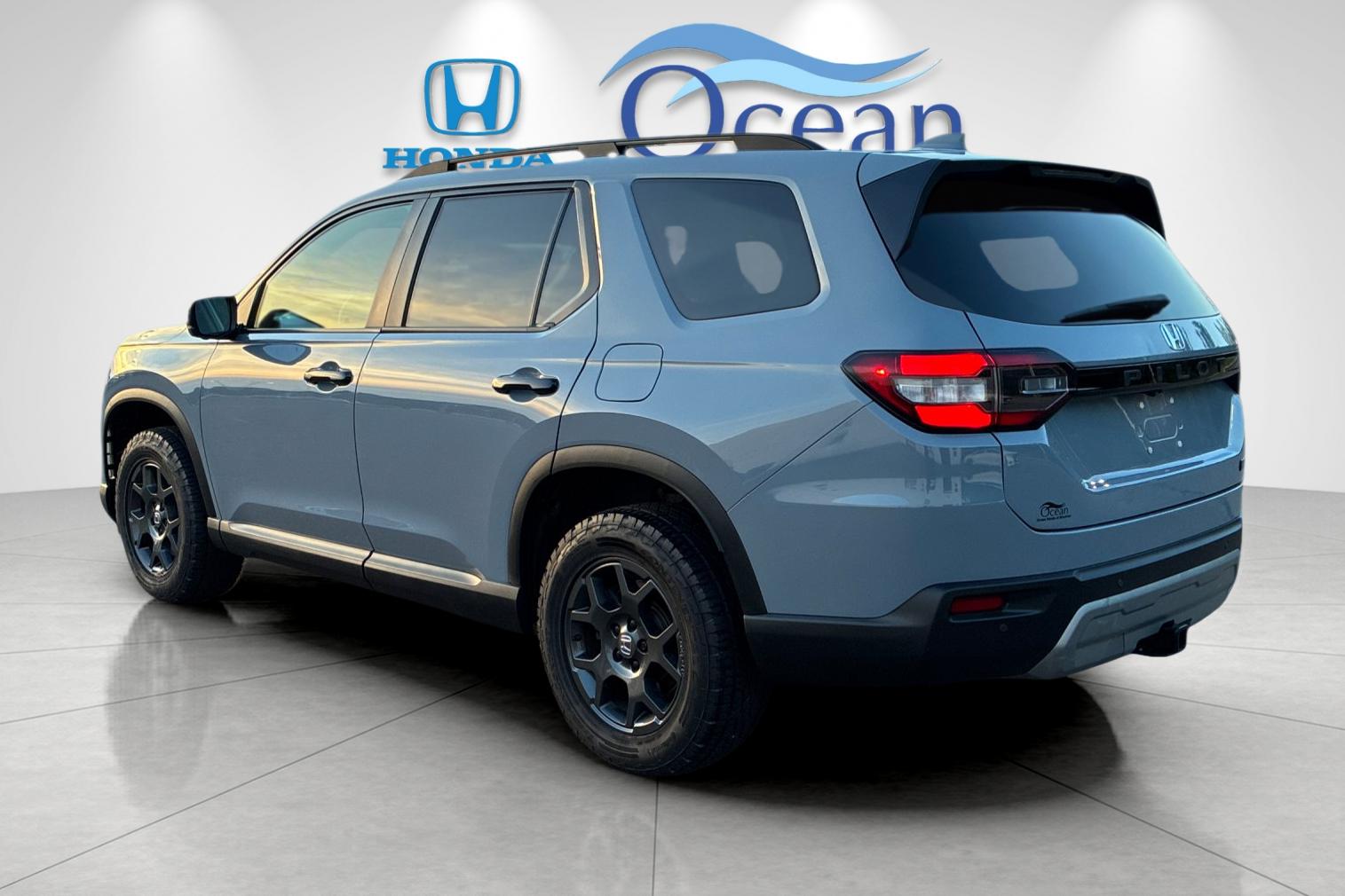 Used 2025 Sonic Gray Pearl Honda TrailSport image 5