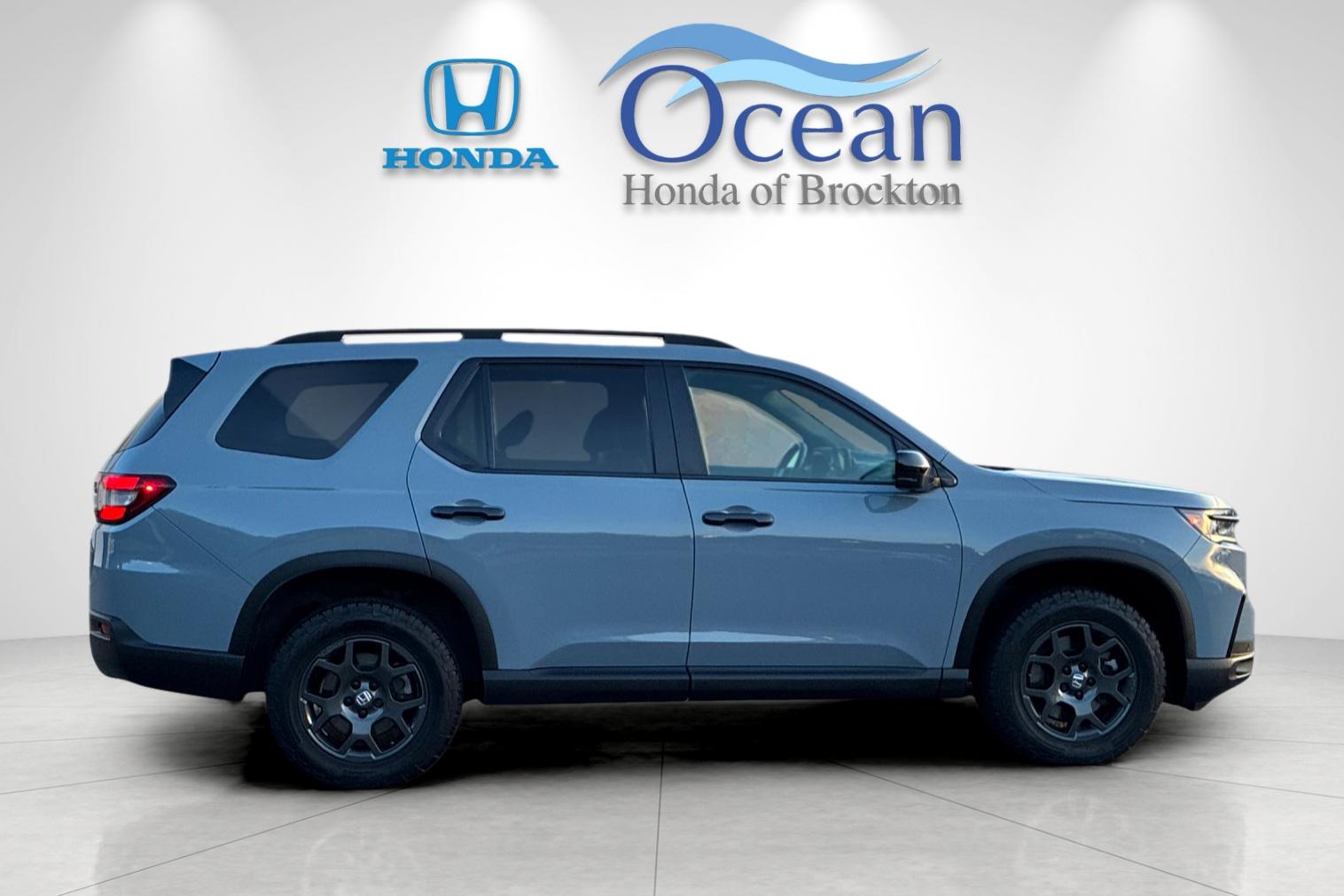 Used 2025 Sonic Gray Pearl Honda TrailSport image 2