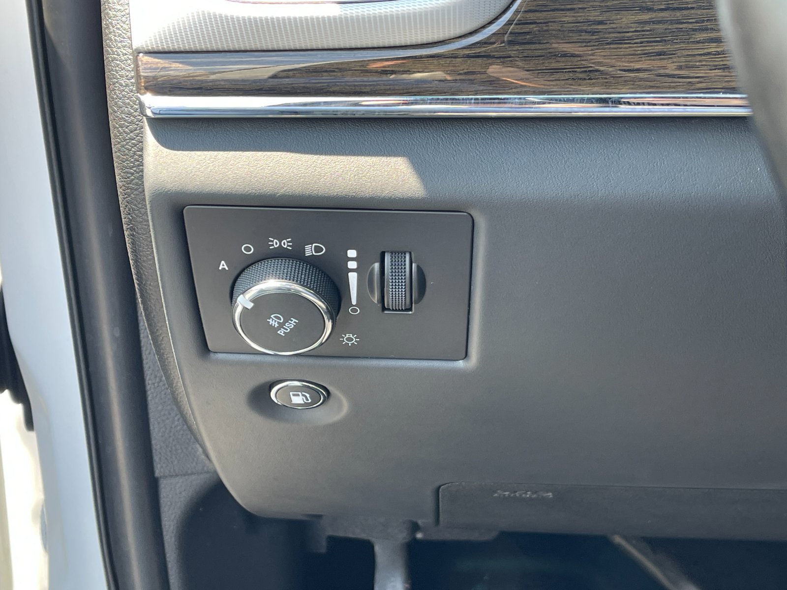 Used 2020 White Jeep Summit image 31