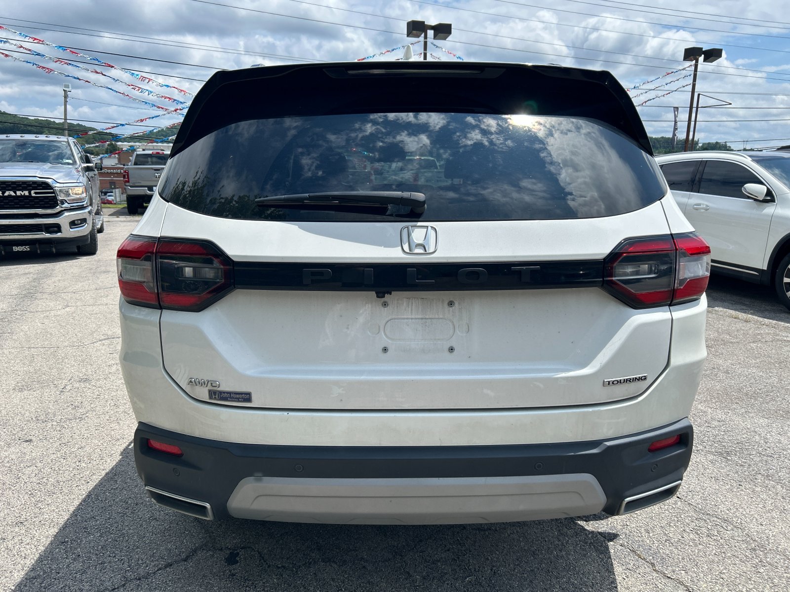 Used 2023 Platinum White Honda Touring image 4