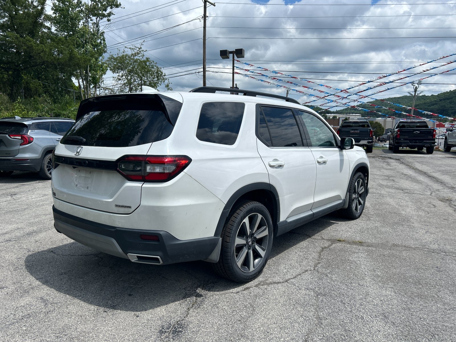 Used 2023 Platinum White Honda Touring image 5