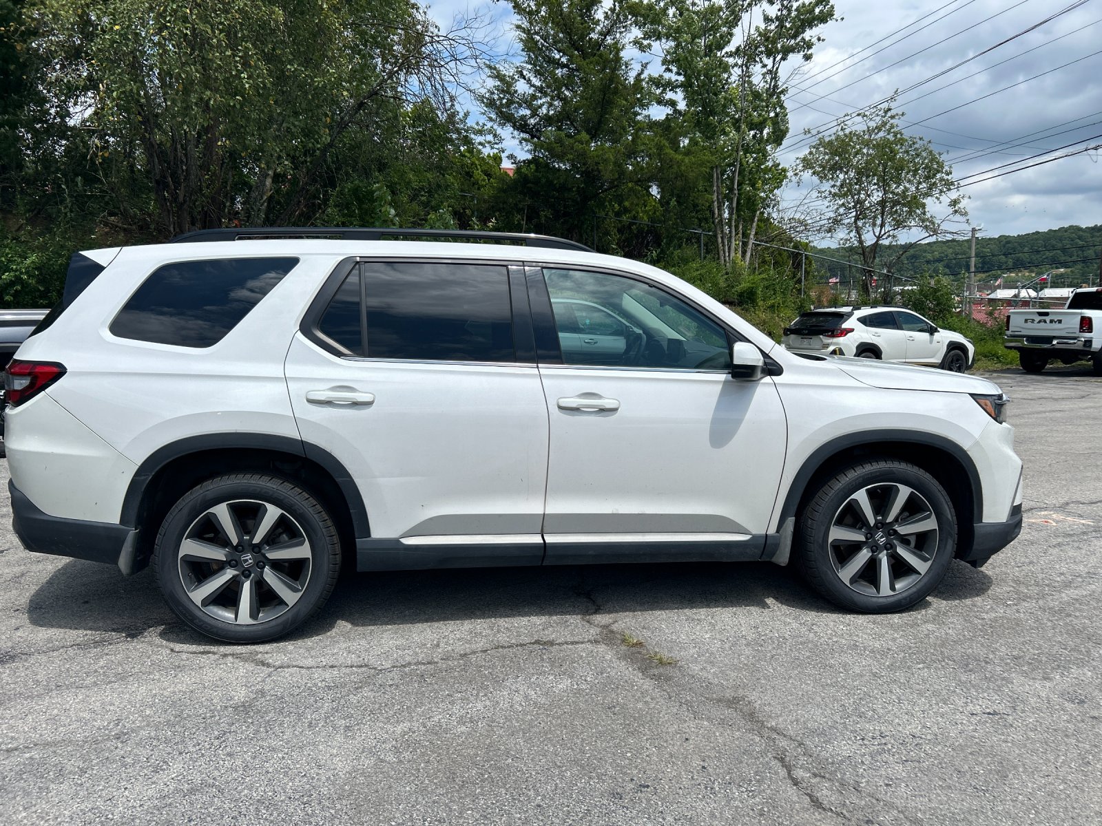 Used 2023 Platinum White Honda Touring image 6
