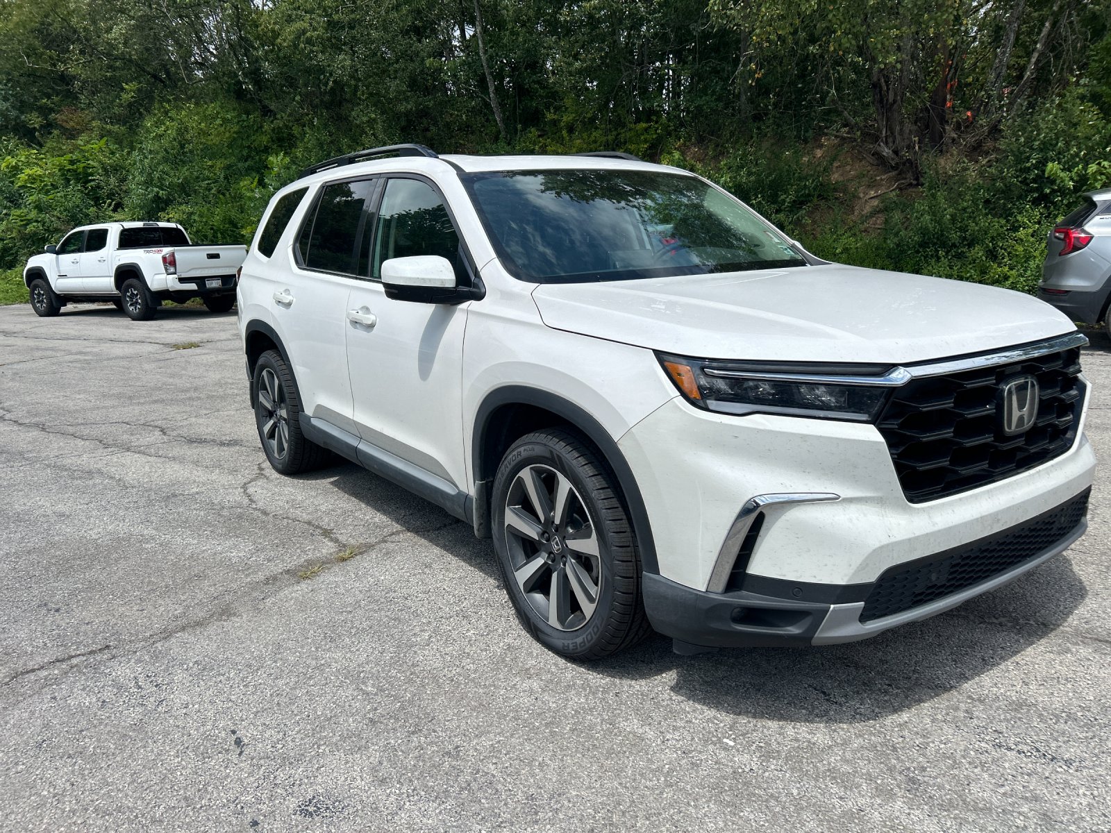 Used 2023 Platinum White Honda Touring image 7