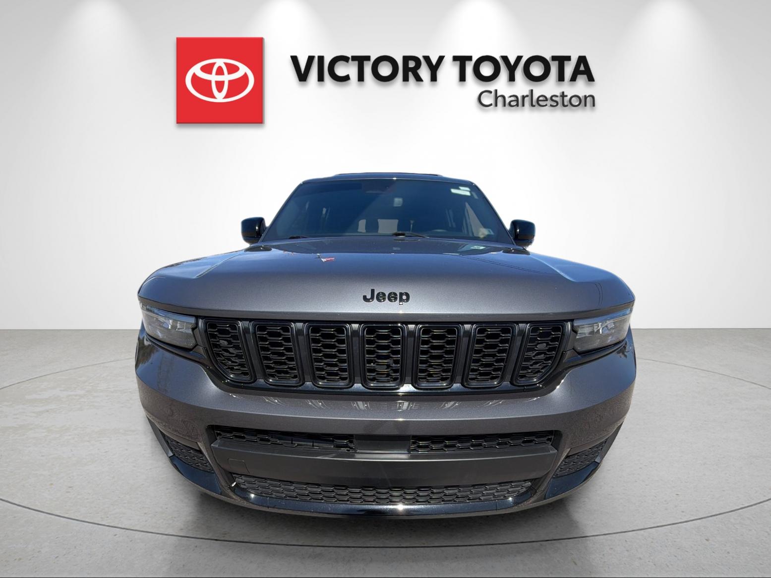 Used 2023 Gray Jeep Altitude image 8