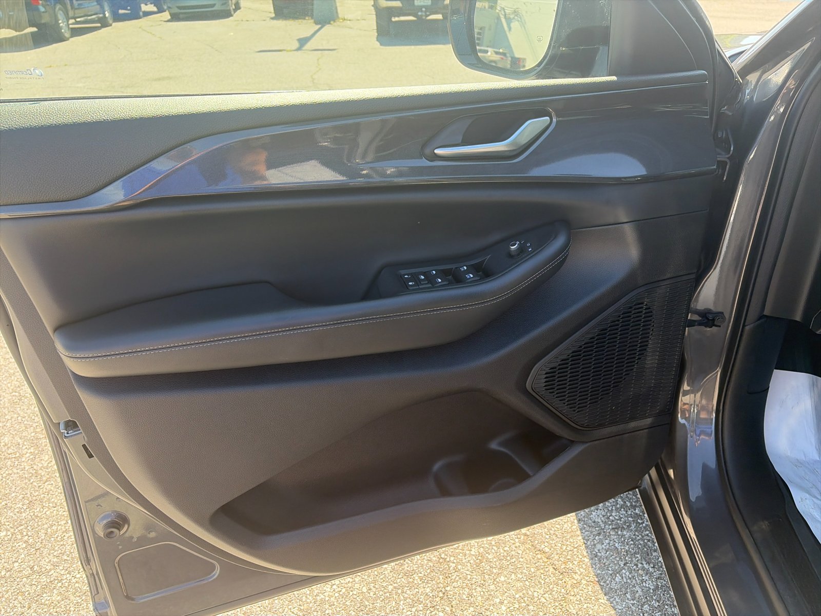 Used 2023 Gray Jeep Altitude image 12