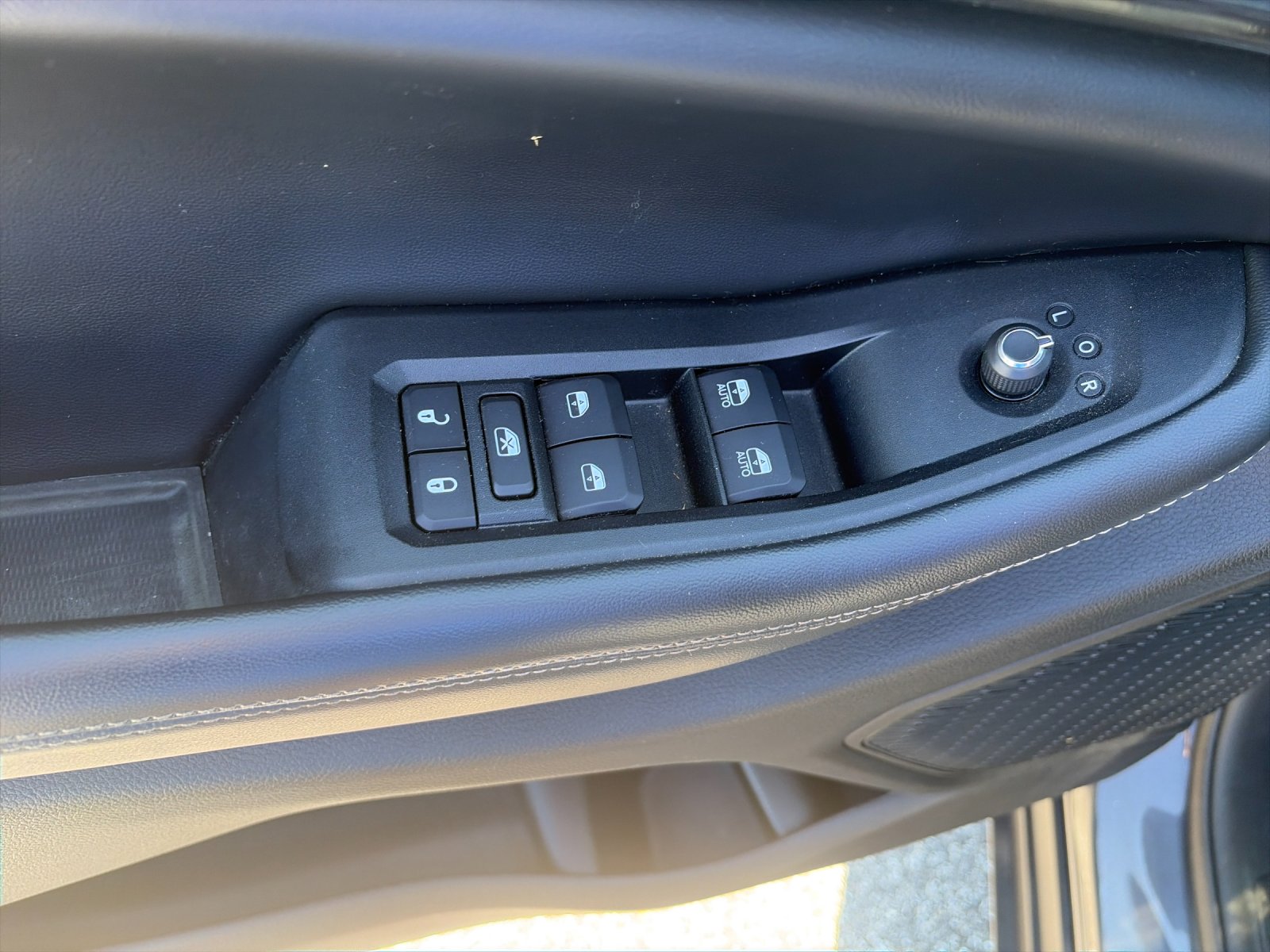 Used 2023 Gray Jeep Altitude image 13