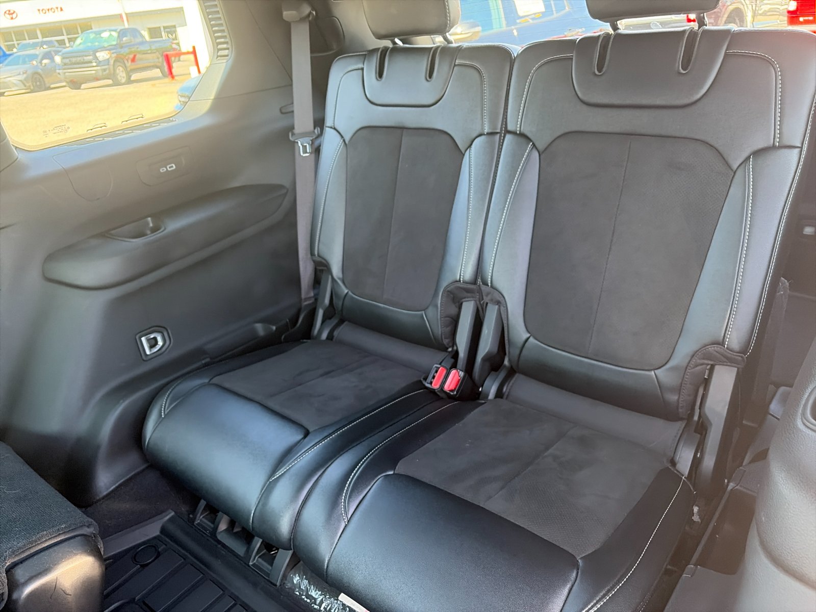 Used 2023 Gray Jeep Altitude image 18