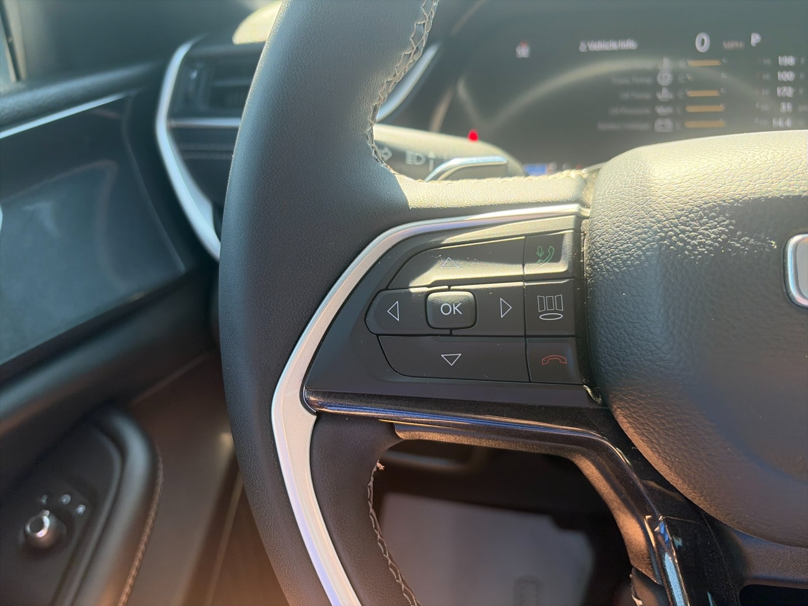 Used 2023 Gray Jeep Altitude image 29