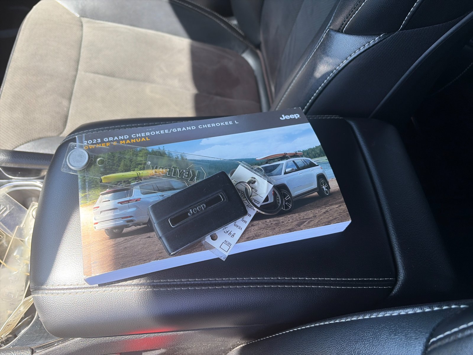 Used 2023 Gray Jeep Altitude image 9