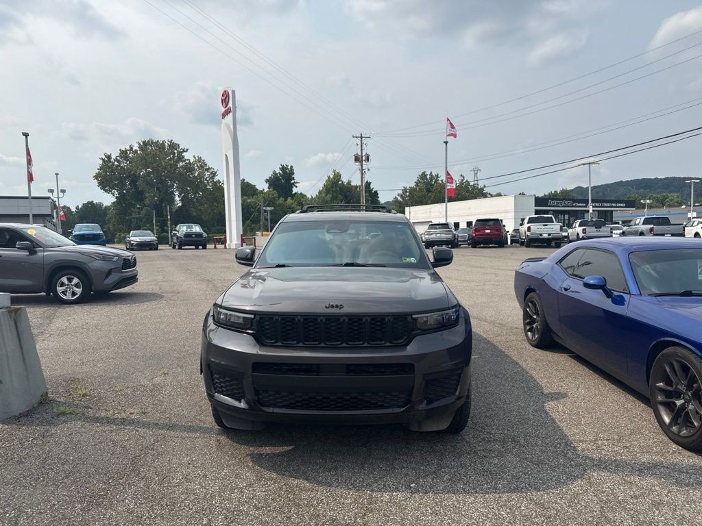 Used 2023 Gray Jeep Altitude image 2