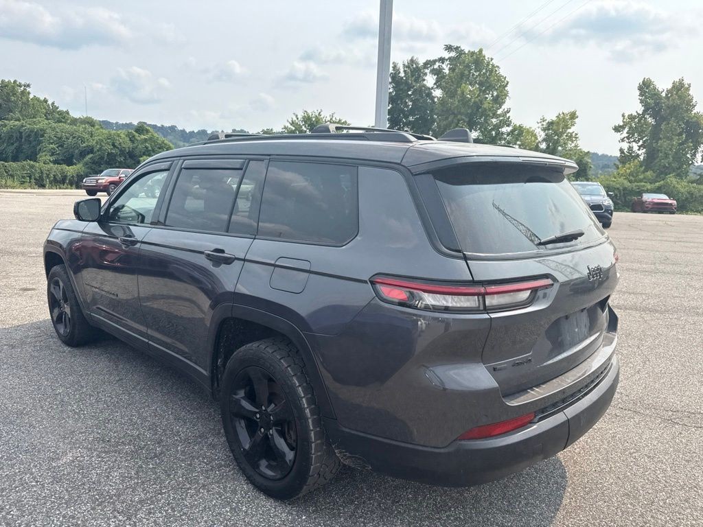 Used 2023 Gray Jeep Altitude image 3