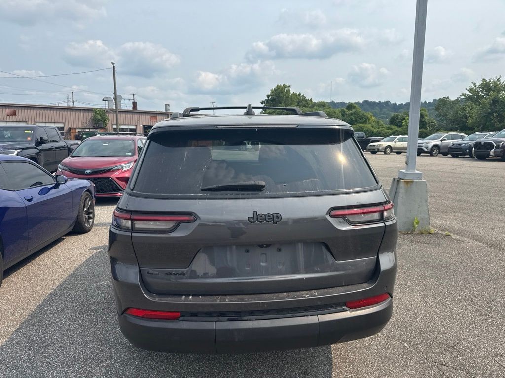 Used 2023 Gray Jeep Altitude image 4
