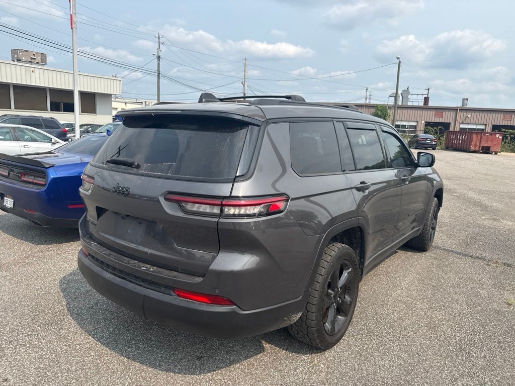 Used 2023 Gray Jeep Altitude image 5