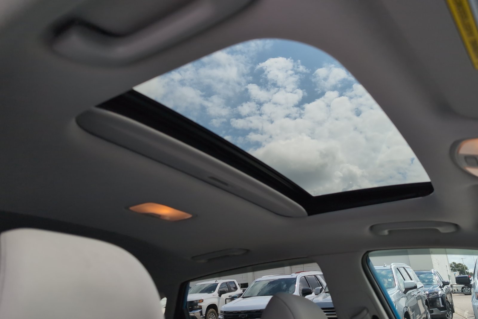 Used 2023 Green Hyundai SEL image 18