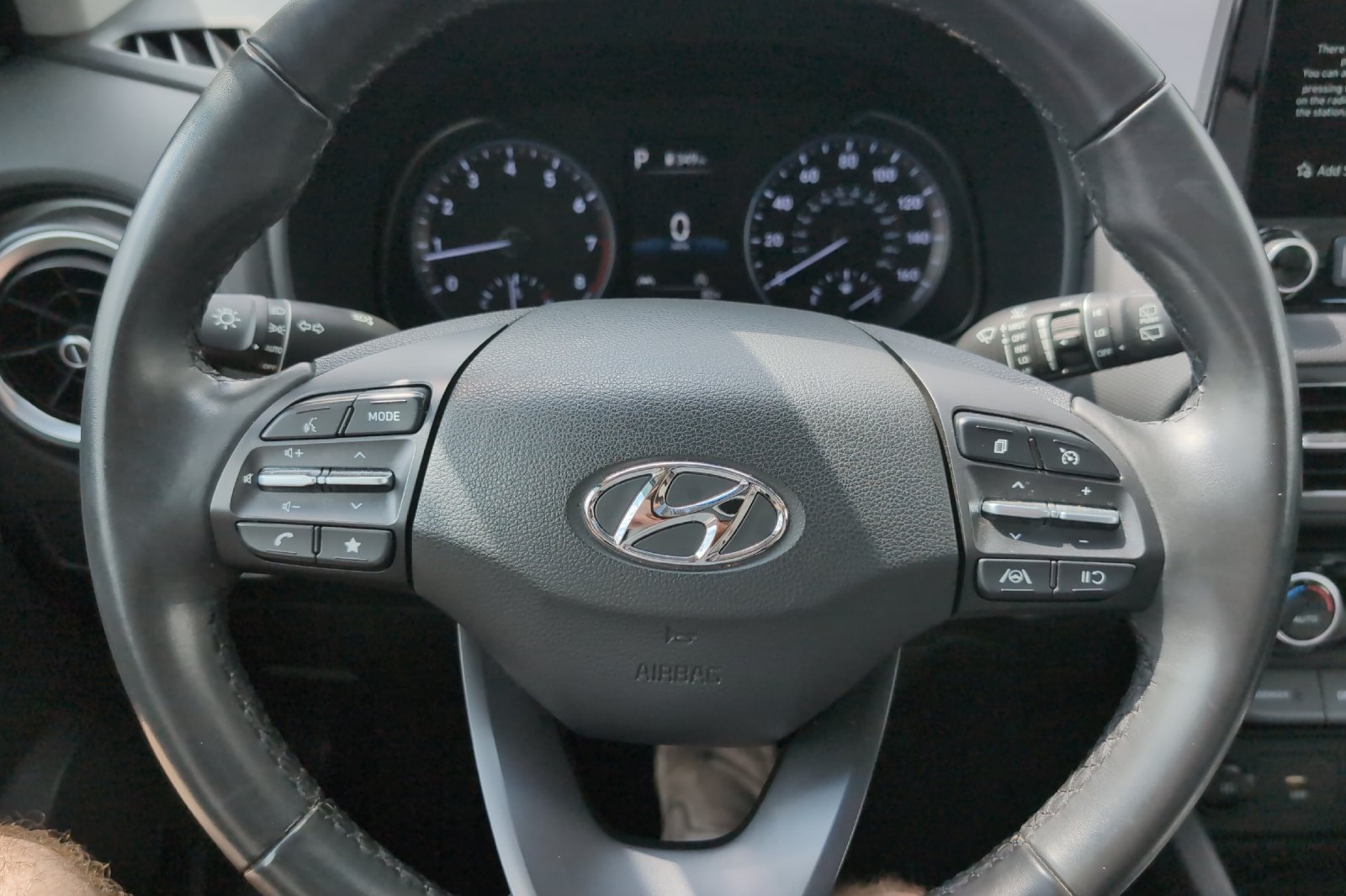 Used 2023 Green Hyundai SEL image 25