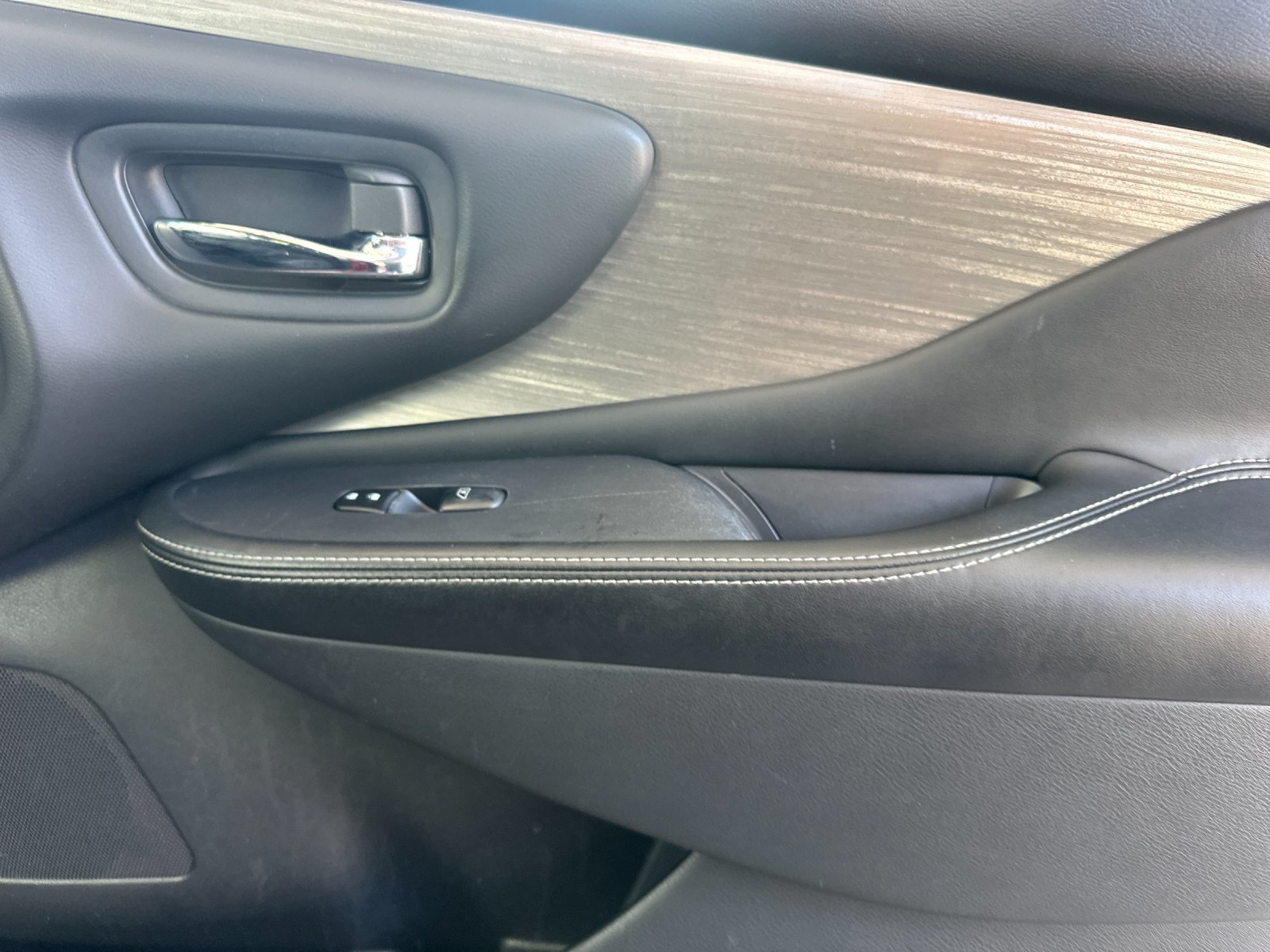 Used 2018 Cayenne Red Metallic Nissan SV 4D Sport Utility image 21