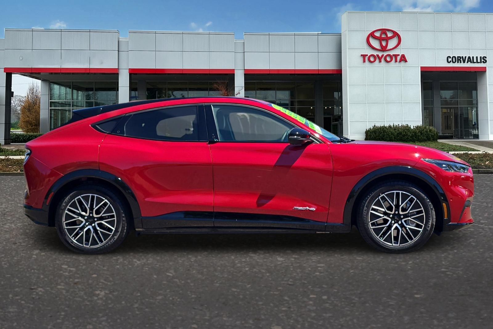 Used 2024 Red Ford Premium image 3