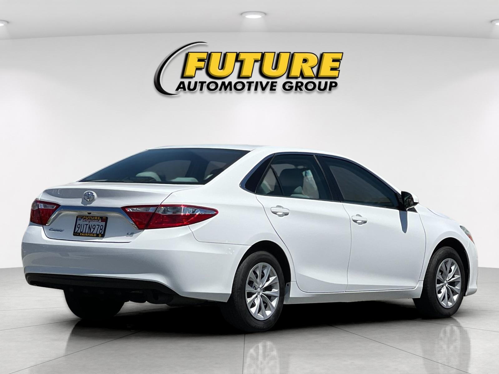 Used 2016 White Toyota LE image 3