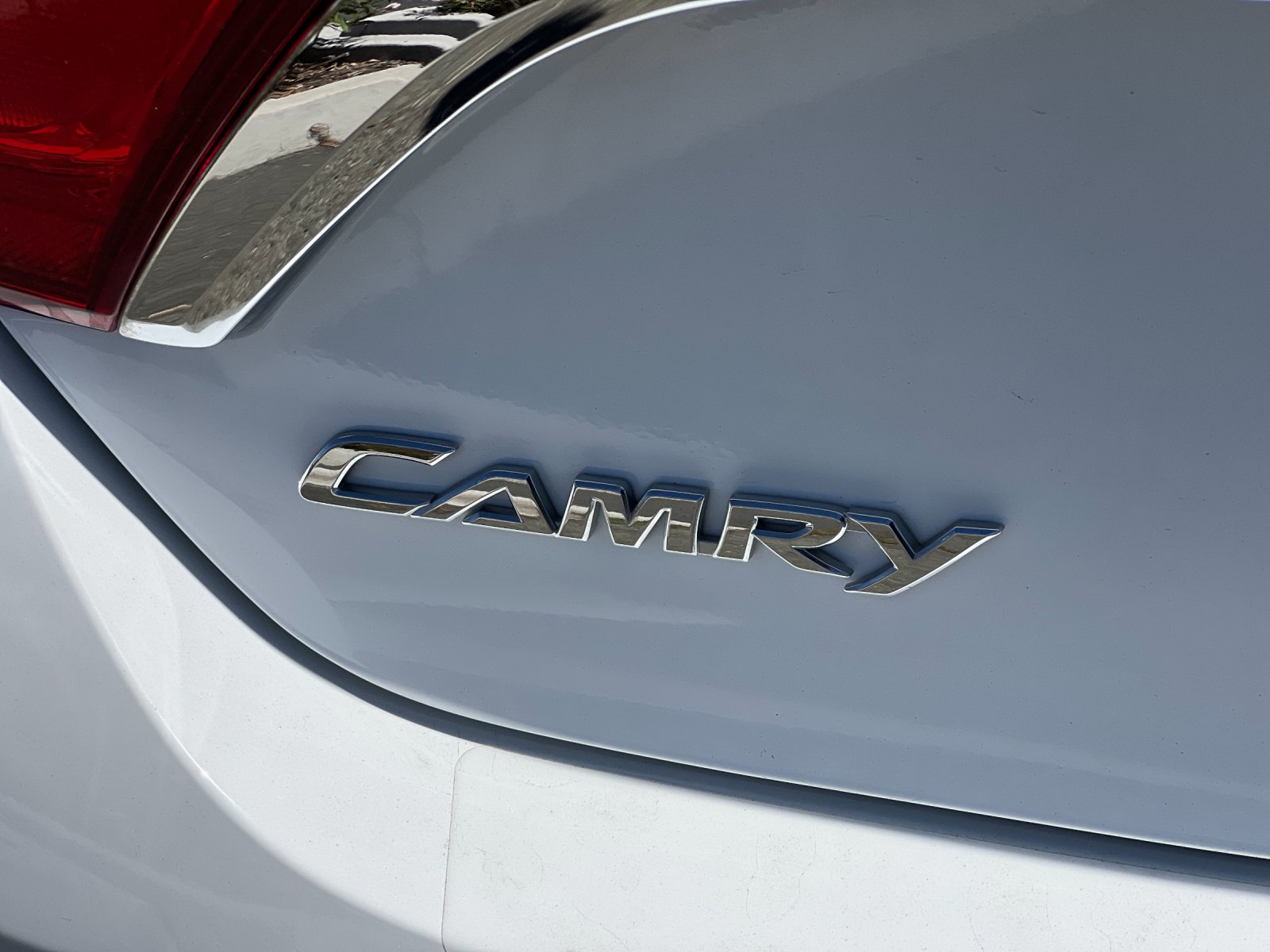 Used 2016 White Toyota LE image 23