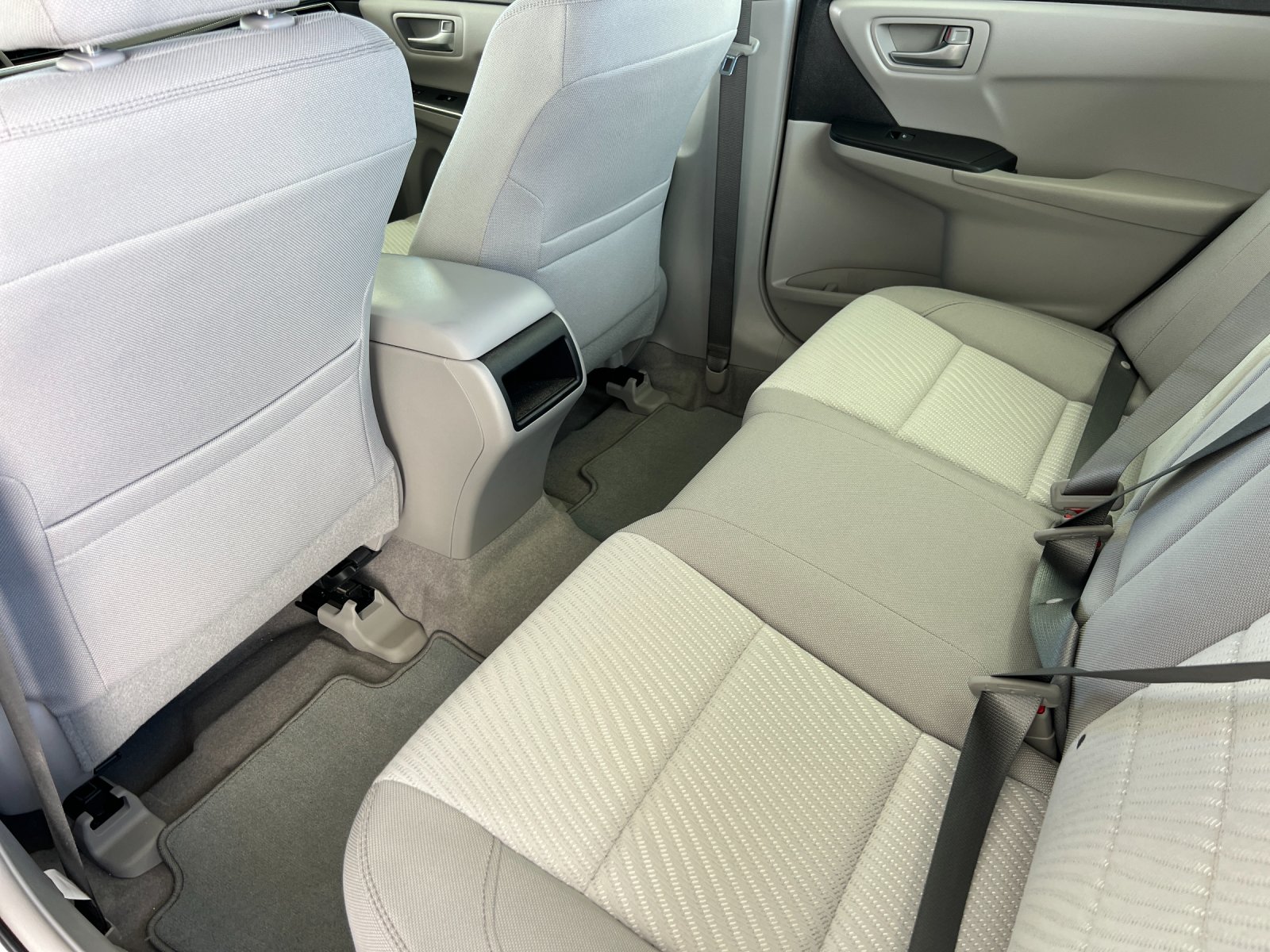 Used 2016 White Toyota LE image 11