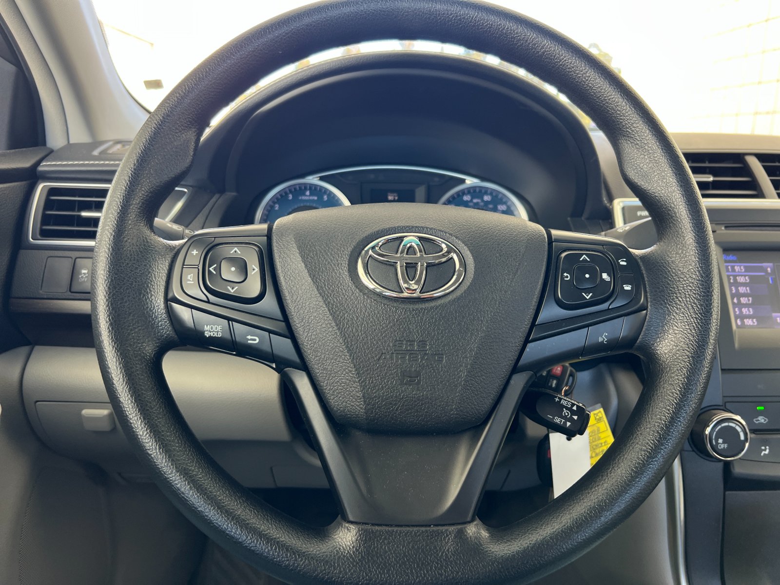 Used 2016 White Toyota LE image 20