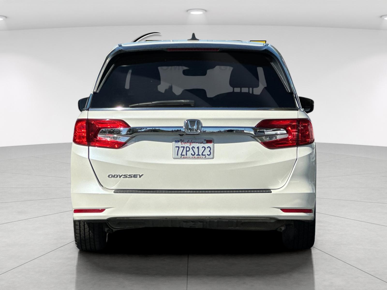 Used 2018 White Honda EX-L image 4