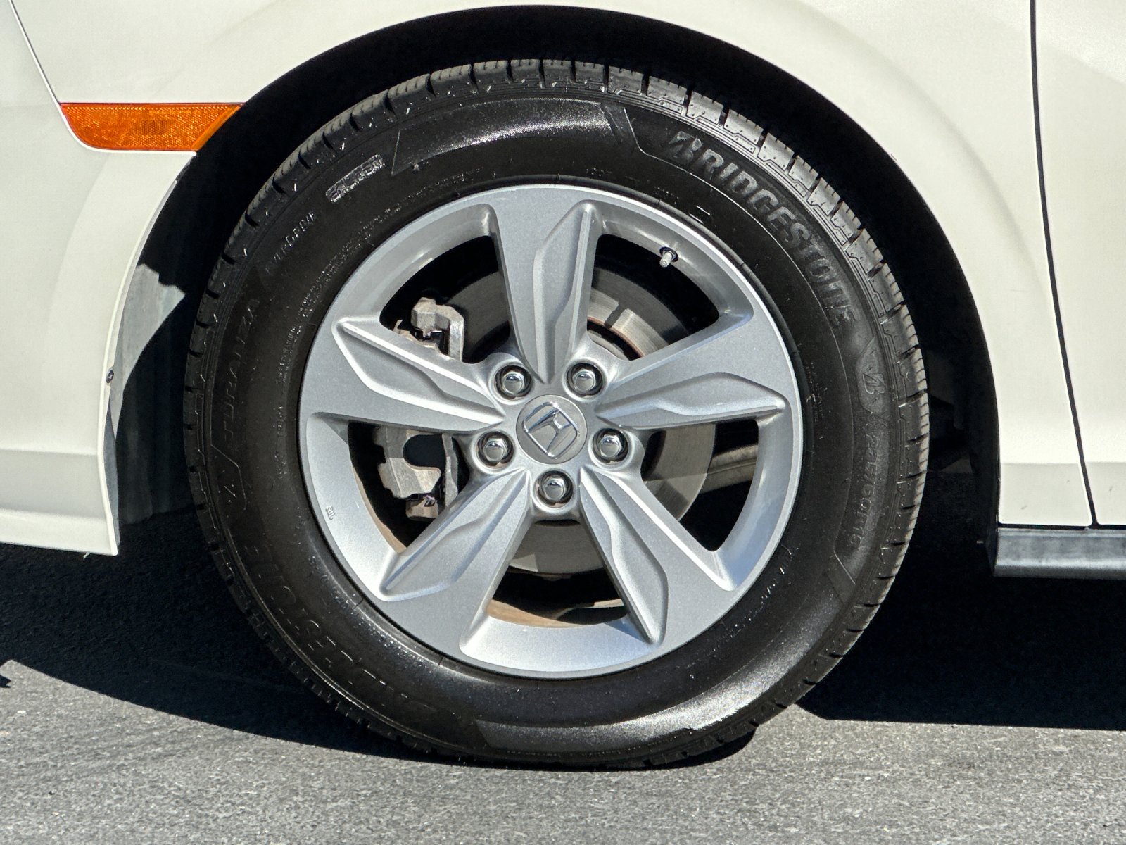 Used 2018 White Honda EX-L image 27