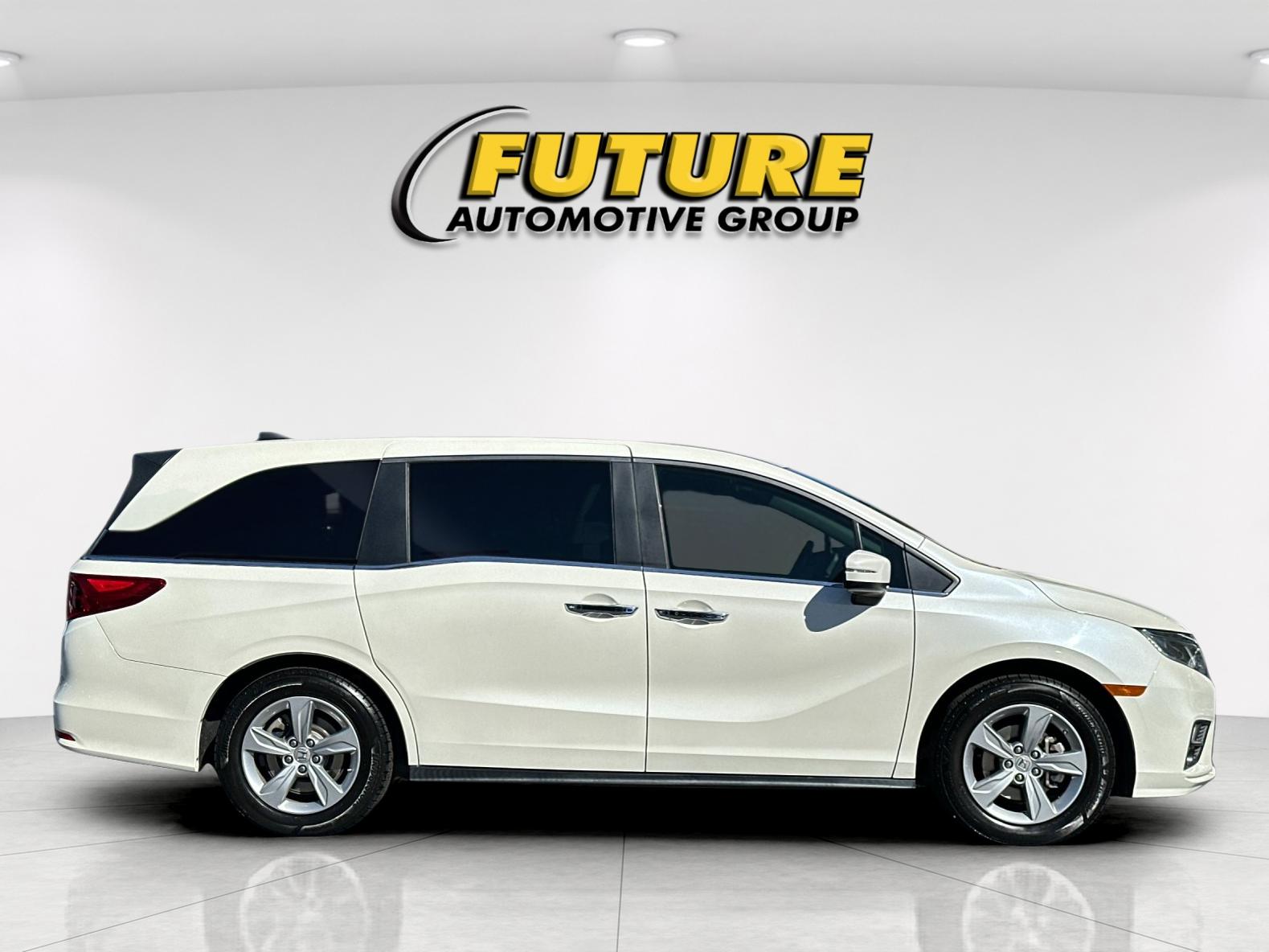 Used 2018 White Honda EX-L image 2