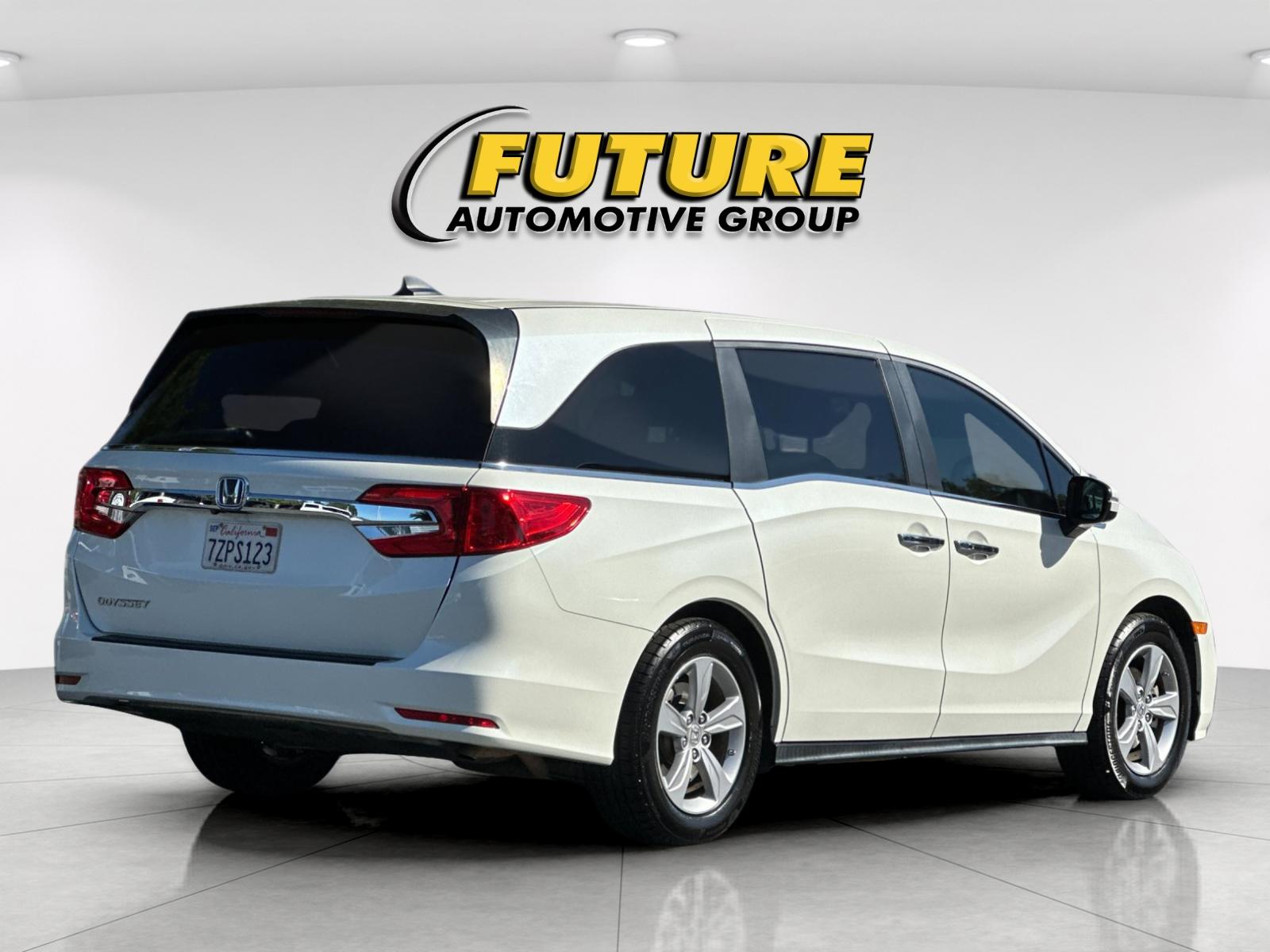 Used 2018 White Honda EX-L image 3
