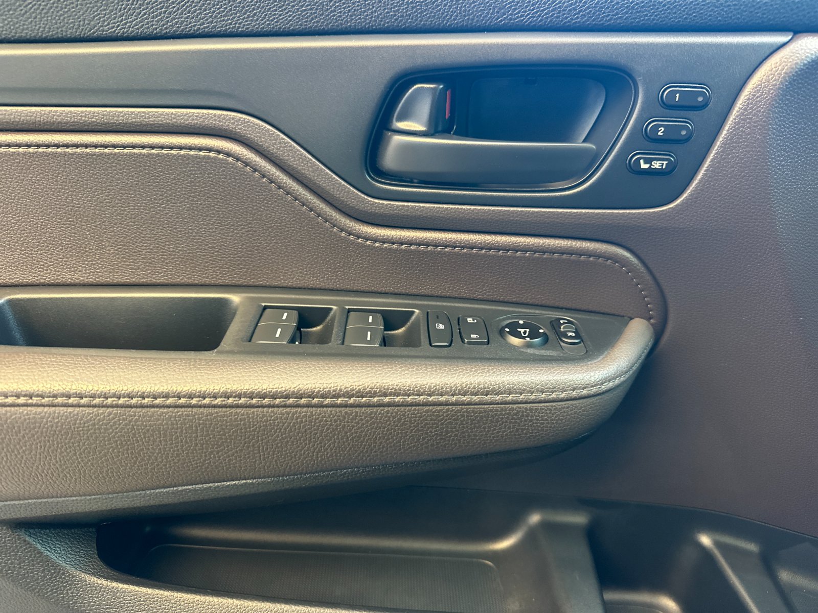 Used 2018 White Honda EX-L image 10