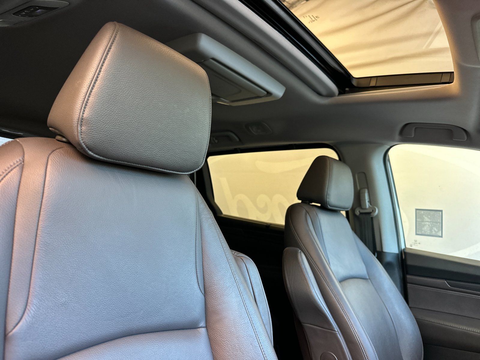 Used 2018 White Honda EX-L image 18