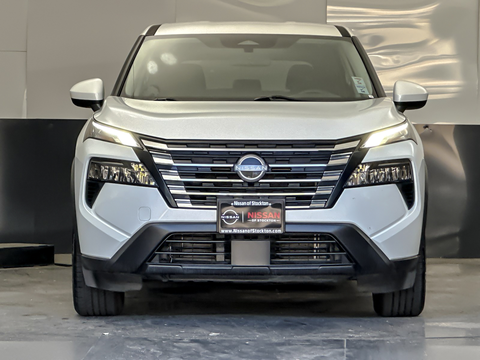Used 2024 White Nissan SV image 8