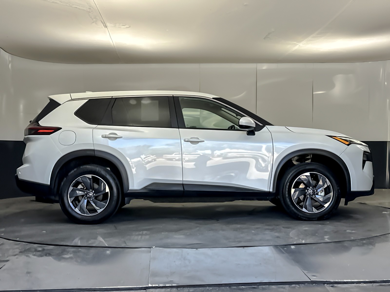 Used 2024 White Nissan SV image 2