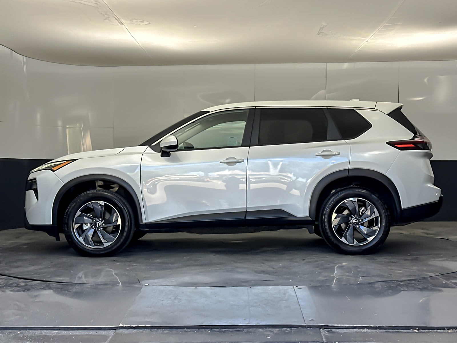 Used 2024 White Nissan SV image 6
