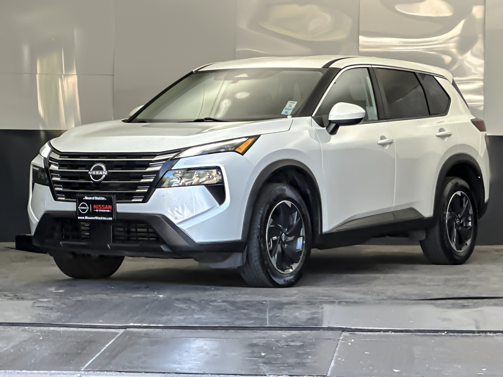 Used 2024 White Nissan SV image 7