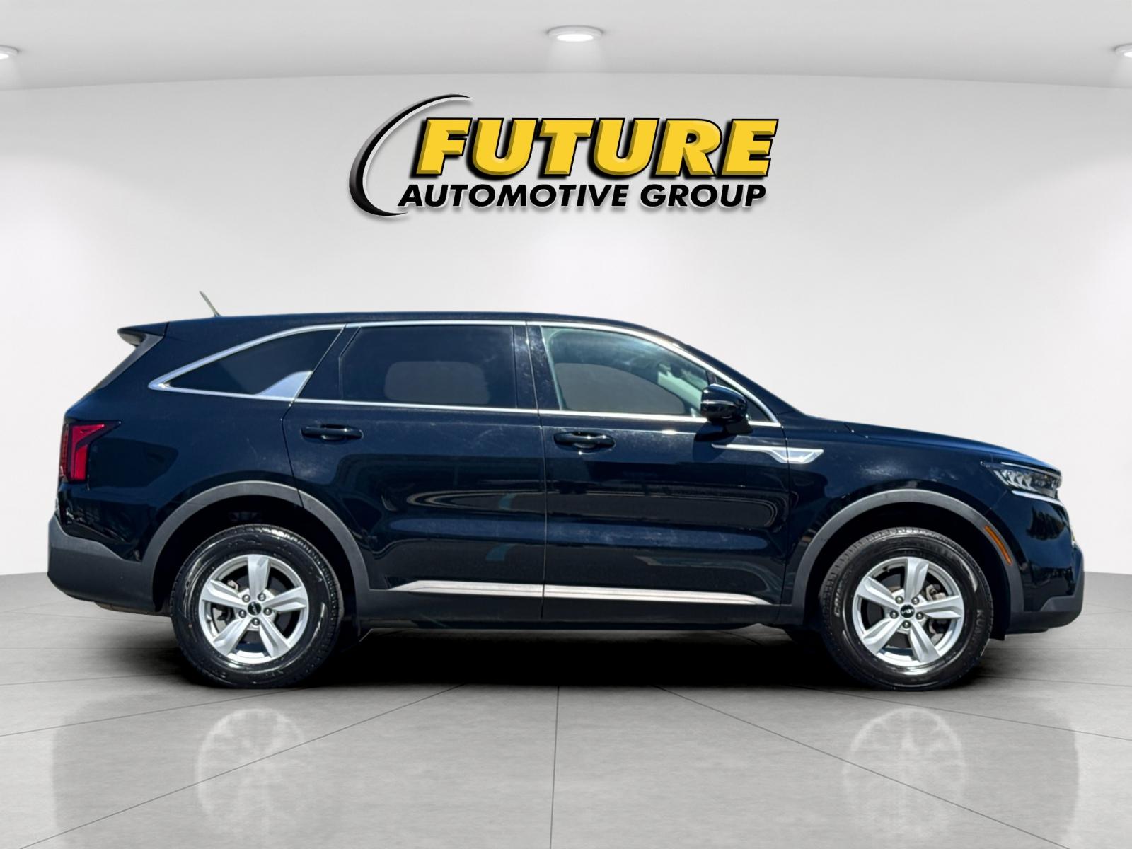 Used 2023 Black Kia LX image 3