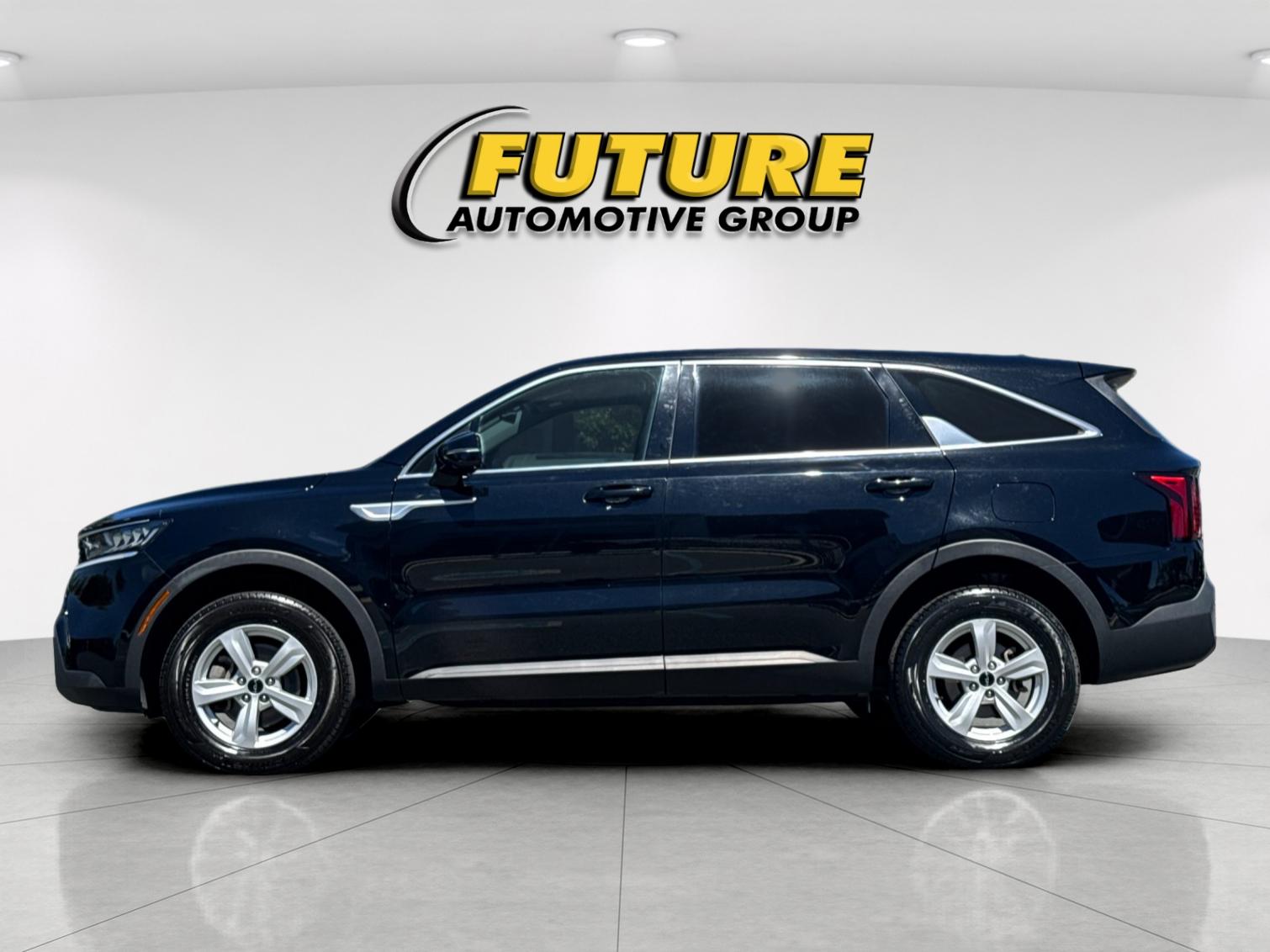Used 2023 Black Kia LX image 7
