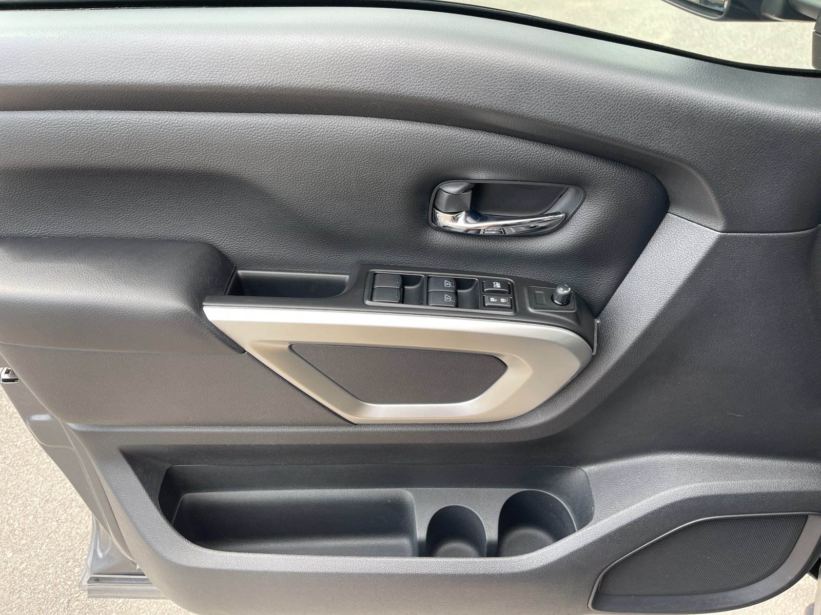 Used 2023 Gray Nissan SV image 12