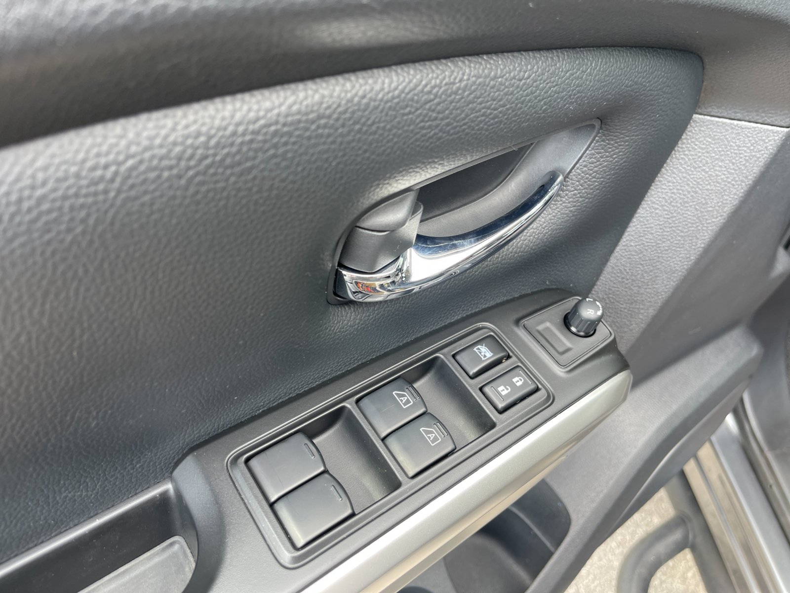 Used 2023 Gray Nissan SV image 13