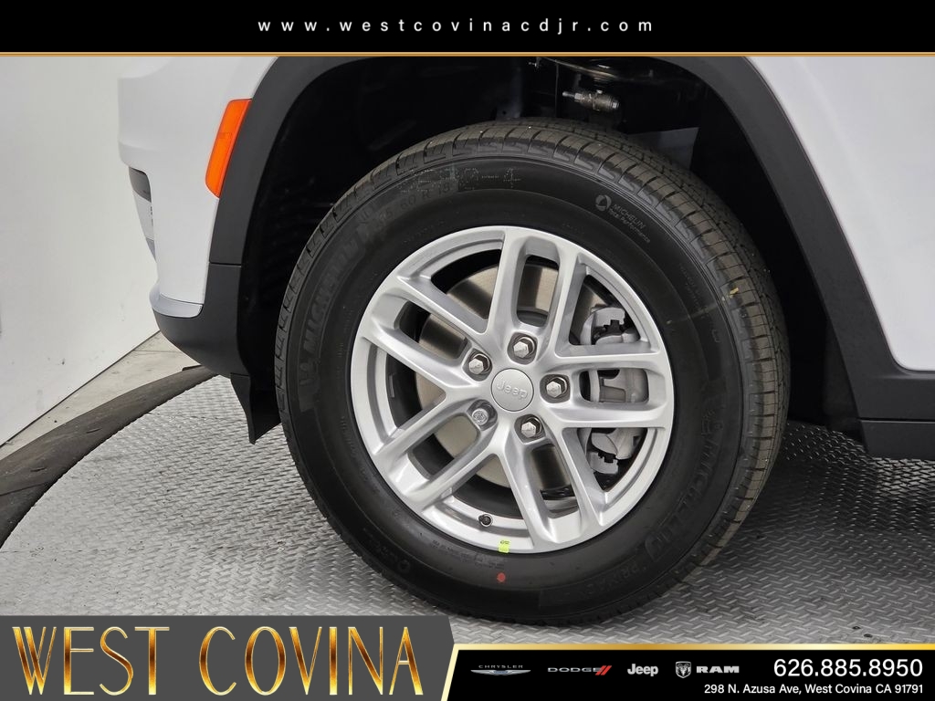 New 2026 Bright White Clear-Coat Exterior Paint Jeep  image 9