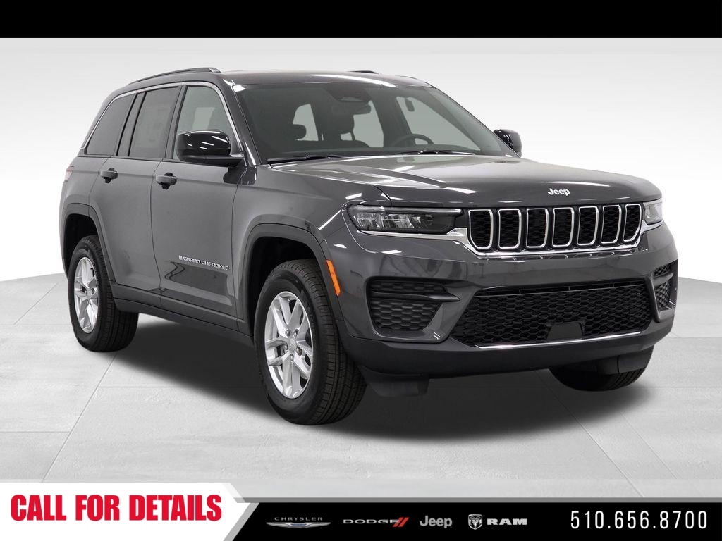 New 2026 Baltic Gray Metallic Clear-Coat Exterior Paint Jeep Laredo image 3