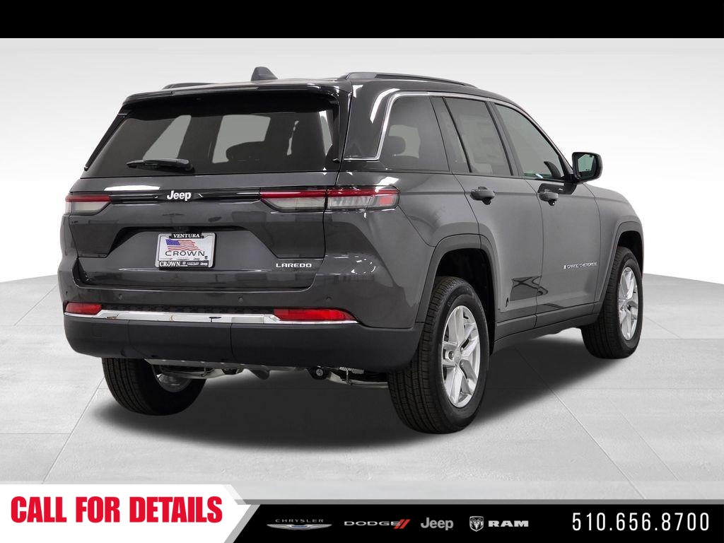 New 2026 Baltic Gray Metallic Clear-Coat Exterior Paint Jeep Laredo image 5