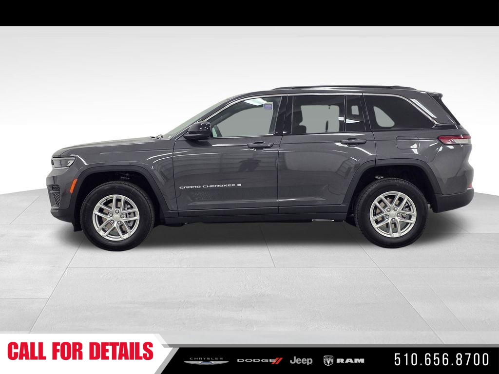 New 2026 Baltic Gray Metallic Clear-Coat Exterior Paint Jeep Laredo image 8