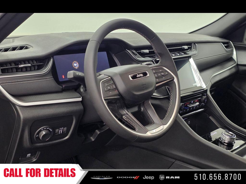 New 2026 Baltic Gray Metallic Clear-Coat Exterior Paint Jeep Laredo image 17