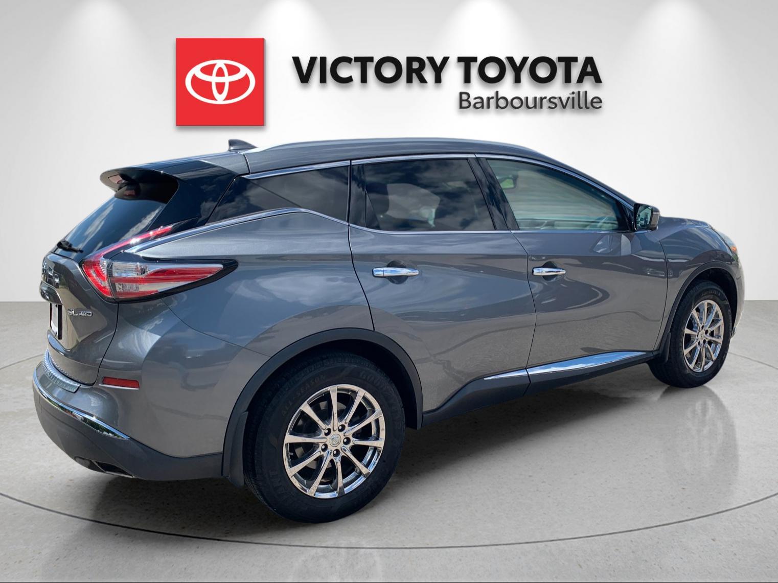 Used 2018 Gray Nissan SL image 7